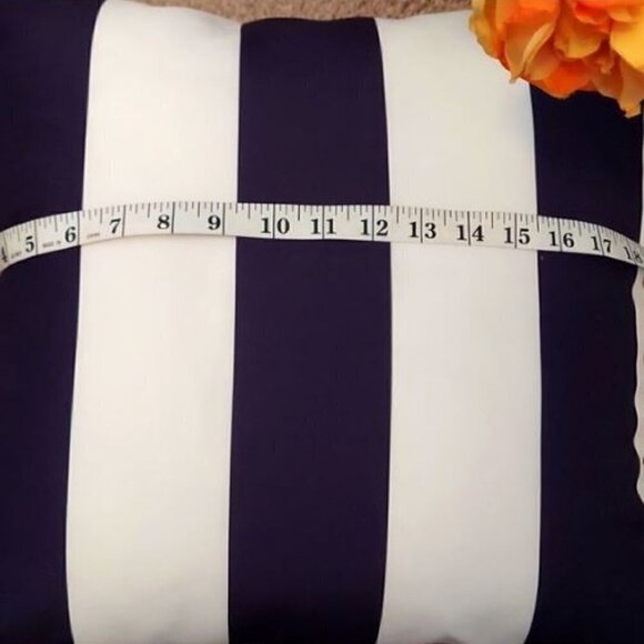 Set of two decorative throw pillows - Picture 6 of 7